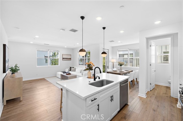 944 N Divino Privado, Ontario CA: https://media.crmls.org/medias/de957a2e-5e4a-4111-93f8-cb78e8d2cfd4.jpg