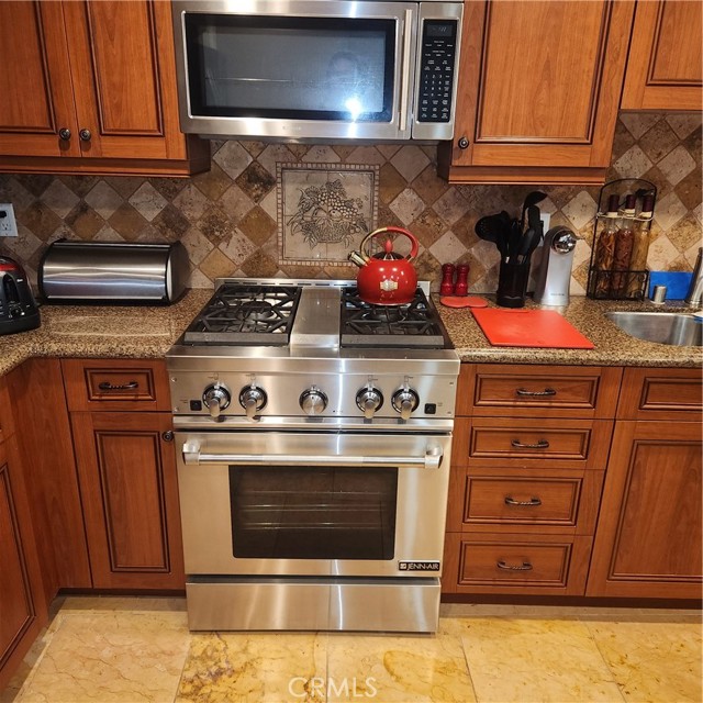 10862 Bloomfield Street, Toluca Lake CA: https://media.crmls.org/medias/de95af1e-f53c-40fa-955c-304822d3d262.jpg