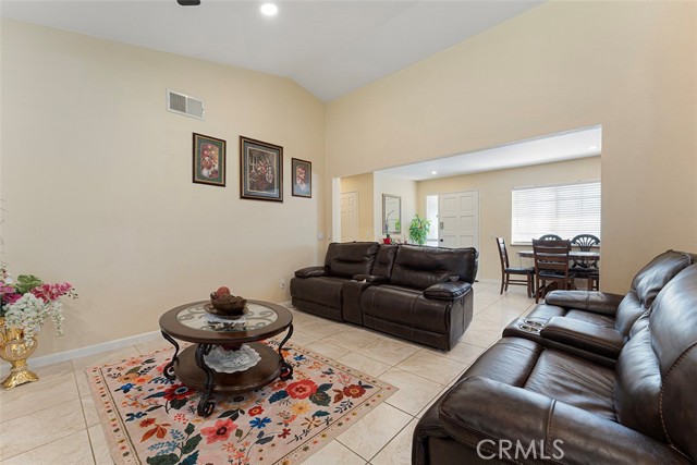 6860 27th Street, Jurupa Valley CA: https://media.crmls.org/medias/de979cdf-b624-4bef-8a98-d78968740c5c.jpg