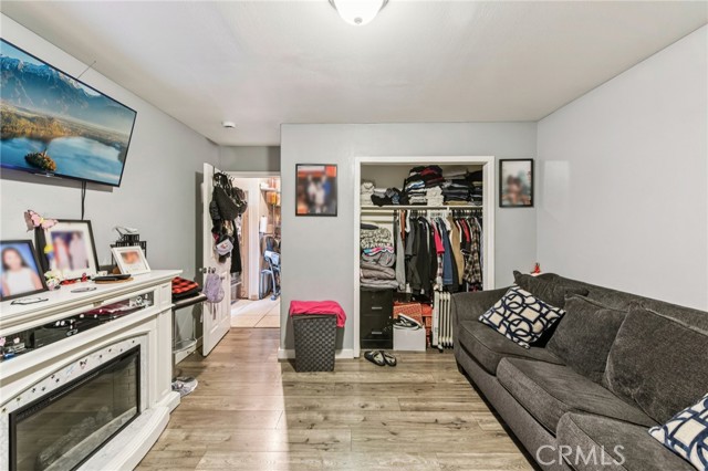 Detail Gallery Image 15 of 38 For 342 W 56th, Los Angeles,  CA 90037 - 8 Beds | 4 Baths