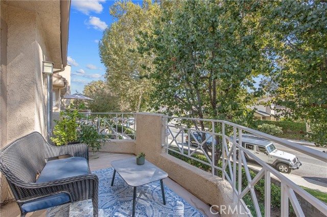 Detail Gallery Image 3 of 35 For 23933 Del Monte Dr #19,  Valencia,  CA 91355 - 2 Beds | 2 Baths