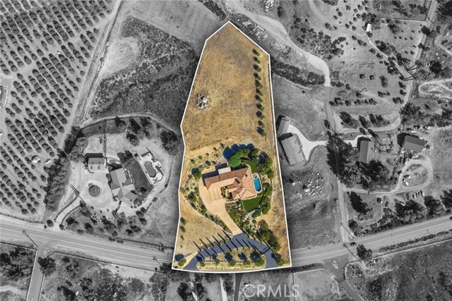 38450 Mesa Road, Temecula CA: https://media.crmls.org/medias/de99942f-b53b-432d-a6c2-d1d2f76868a6.jpg