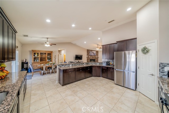 13546 Rincon Road, Apple Valley CA: https://media.crmls.org/medias/de999545-8180-4f8d-ac09-39c2a35d5599.jpg