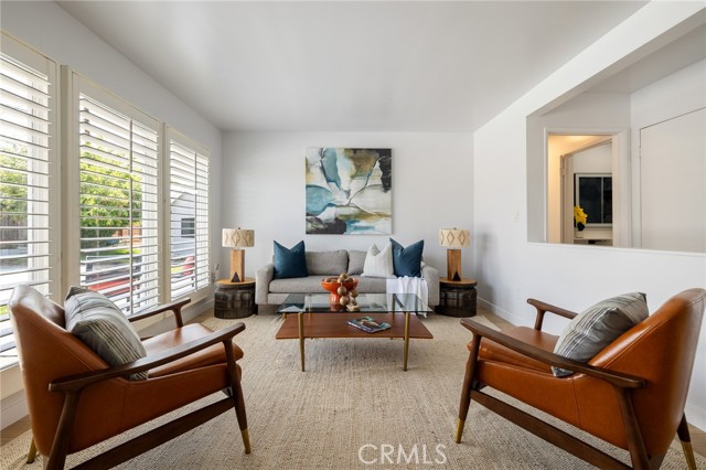 11012 Montgomery Avenue, Granada Hills CA: https://media.crmls.org/medias/de9a4e21-76eb-40c2-8c06-433a10ba22b2.jpg