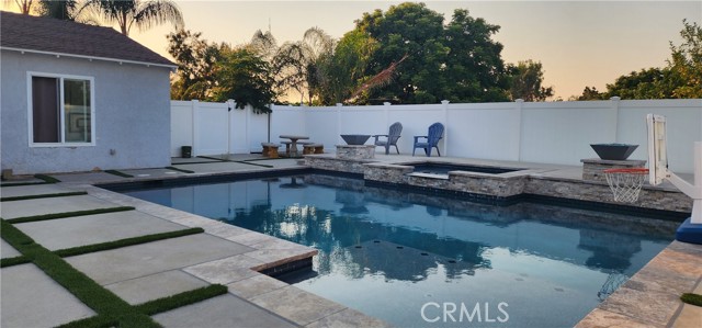 Detail Gallery Image 5 of 5 For 815 W Francis St, Corona,  CA 92882 - 4 Beds | 2 Baths