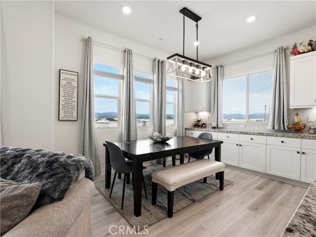 Detail Gallery Image 10 of 43 For 27013 Hummingbird Ln, Valencia,  CA 91381 - 3 Beds | 3 Baths