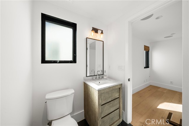 Detail Gallery Image 12 of 20 For 616 Acacia, Corona Del Mar,  CA 92625 - 3 Beds | 3/1 Baths