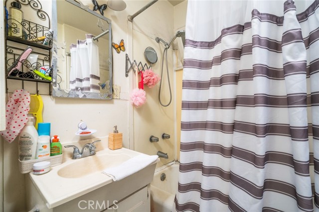 903 N Eleanor Street, Pomona CA: https://media.crmls.org/medias/de9c8cbf-16db-403d-95de-f9cf4c875bcf.jpg