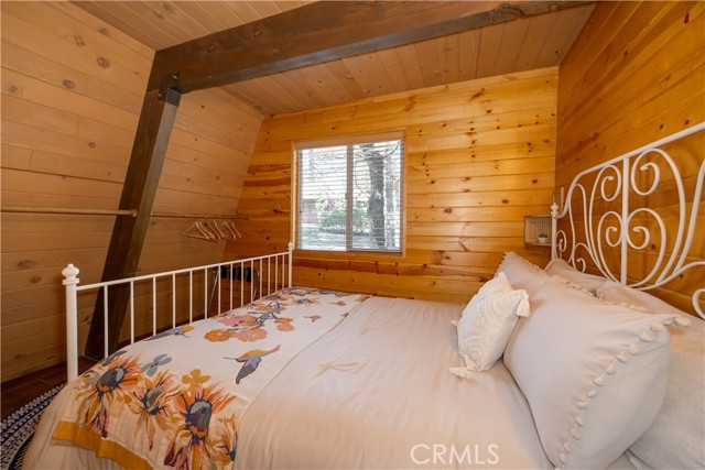 Detail Gallery Image 16 of 38 For 1216 Aspen Dr, Big Bear Lake,  CA 92315 - 3 Beds | 2 Baths