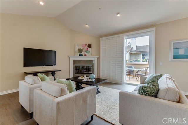 Detail Gallery Image 15 of 34 For 2113 Mathews Ave #B,  Redondo Beach,  CA 90278 - 3 Beds | 2/1 Baths