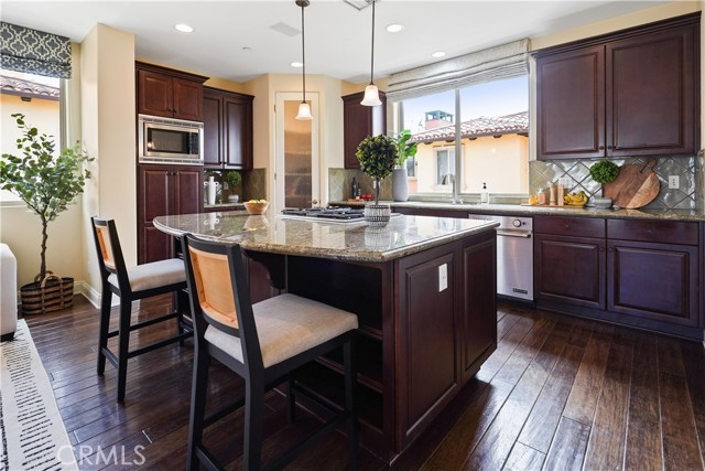 615 Pacific Coast Highway, Redondo Beach, California 90277, 3 Bedrooms Bedrooms, ,3 BathroomsBathrooms,Residential,Sold,Pacific Coast Highway,SB22124725