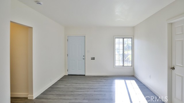 515 S Van Ness Avenue, Santa Ana CA: https://media.crmls.org/medias/de9dbb17-40cf-48d8-8051-fbbea6a22367.jpg