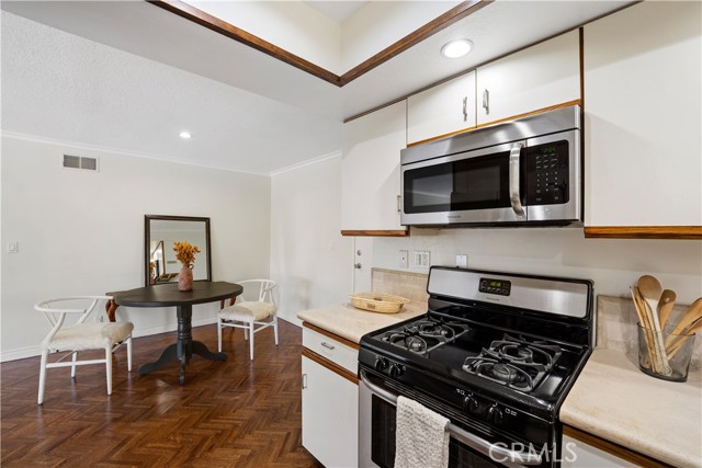Detail Gallery Image 10 of 18 For 29125 Thousand Oaks Bld #D,  Agoura Hills,  CA 91301 - 2 Beds | 2 Baths