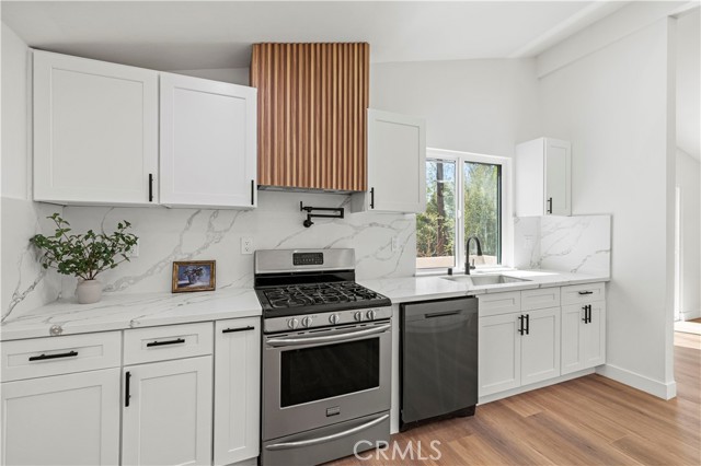 Detail Gallery Image 10 of 47 For 18718 Delight St, Canyon Country,  CA 91351 - 4 Beds | 2 Baths