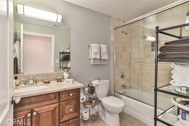 Detail Gallery Image 29 of 49 For 4724 Kester Ave #404,  Sherman Oaks,  CA 91403 - 3 Beds | 2 Baths