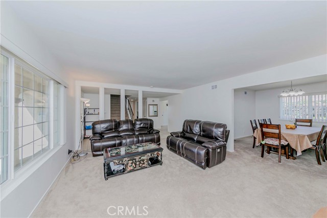 2401 El Portal Way, Oxnard CA: https://media.crmls.org/medias/dea08a7e-7aa1-4f81-8966-b88a1cba9063.jpg
