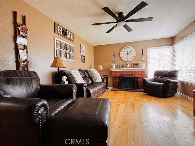 Detail Gallery Image 4 of 11 For 10141 Orange St, Rancho Cucamonga,  CA 91737 - 3 Beds | 2 Baths