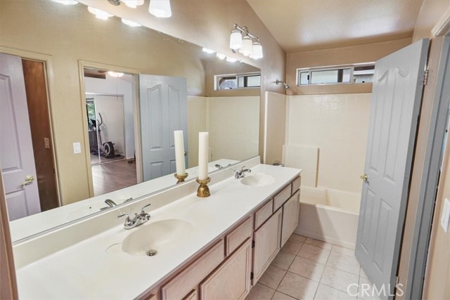 Detail Gallery Image 24 of 34 For 29304 Begonias Ln, Canyon Country,  CA 91387 - 4 Beds | 3 Baths