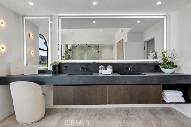 Detail Gallery Image 27 of 40 For 4015 Clarinda Dr, Tarzana,  CA 91356 - 5 Beds | 4 Baths
