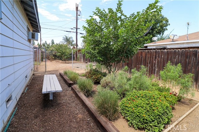 Detail Gallery Image 28 of 31 For 10645 Wolfe Ave, Riverside,  CA 92505 - 3 Beds | 1 Baths