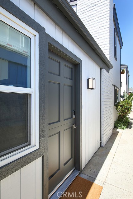 Detail Gallery Image 4 of 49 For 203 Cedar St a & B,  Newport Beach,  CA 92663 - 4 Beds | 3 Baths