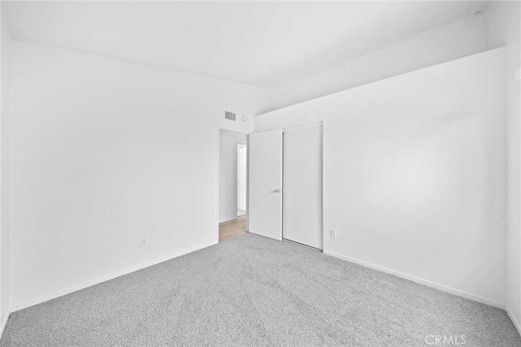 https://media.crmls.org/medias/dea2d277-9361-41c5-84de-7126f3d42c7d.jpg?preset=X-Large