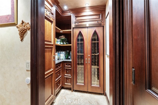 645 FRONT Street, San Diego CA: https://media.crmls.org/medias/dea37c3f-b82e-4e2e-b602-d41f1251b085.jpg