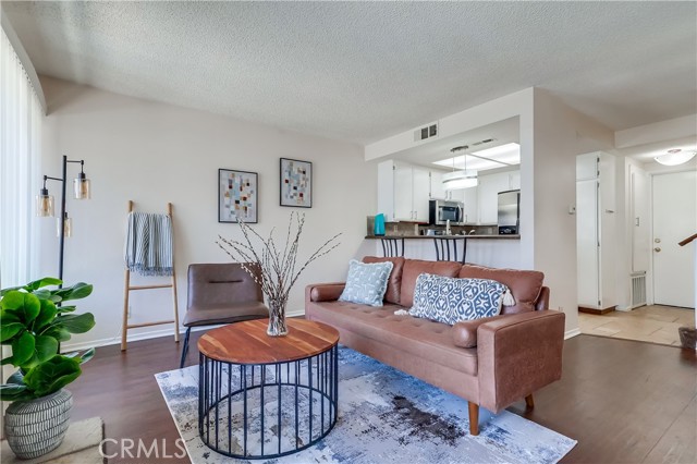 Detail Gallery Image 11 of 59 For 7302 Bright Ave #B,  Whittier,  CA 90602 - 2 Beds | 3 Baths