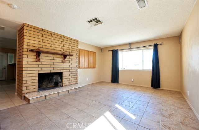 Detail Gallery Image 6 of 24 For 6934 Rogers Ln, San Bernardino,  CA 92404 - 4 Beds | 2 Baths