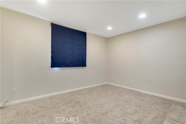 Detail Gallery Image 19 of 33 For 4525 Vista De Oro Ave, Woodland Hills,  CA 91364 - 5 Beds | 4/2 Baths