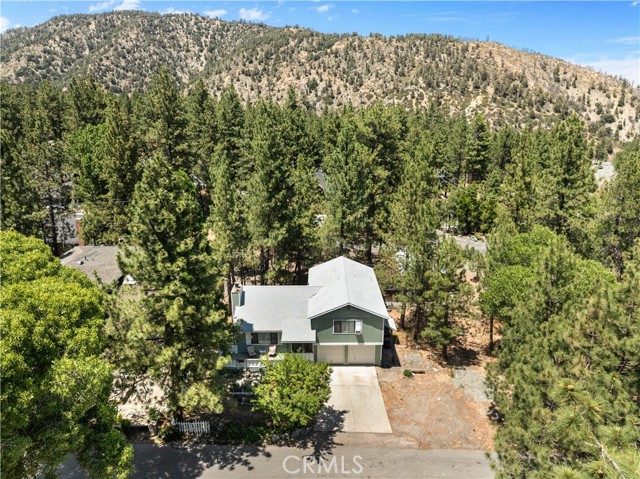 1876 Sparrow Road, Wrightwood CA: https://media.crmls.org/medias/dea4bb66-89f1-48ab-acb7-dce9acd0804b.jpg
