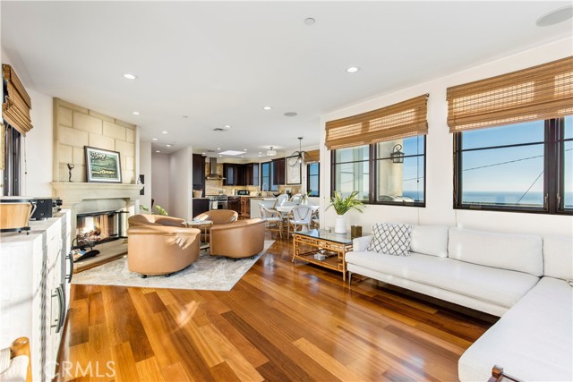 Detail Gallery Image 14 of 28 For 320 33rd, Manhattan Beach,  CA 90266 - 3 Beds | 4 Baths