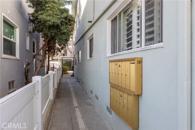 Detail Gallery Image 4 of 42 For 1404 E 1st St #5,  Long Beach,  CA 90802 - 2 Beds | 1 Baths