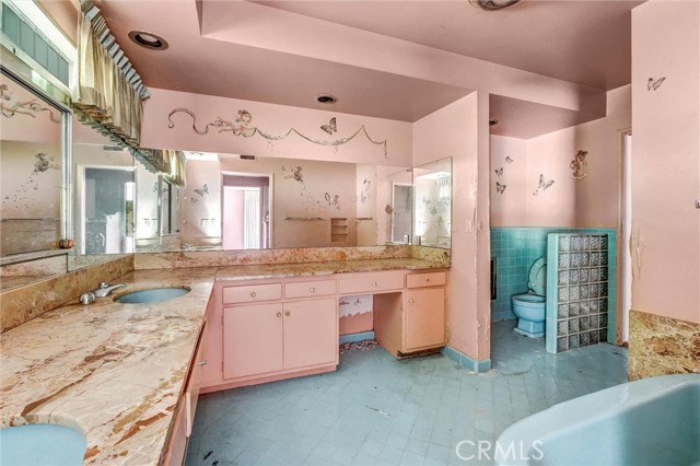 Detail Gallery Image 20 of 46 For 11500 Thurston, Los Angeles,  CA 90049 - 4 Beds | 4 Baths