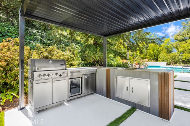 20101 Greenbriar Drive, Tarzana CA: https://media.crmls.org/medias/dea628ca-8ce7-4c30-a6b2-2a8d77e26e96.jpg