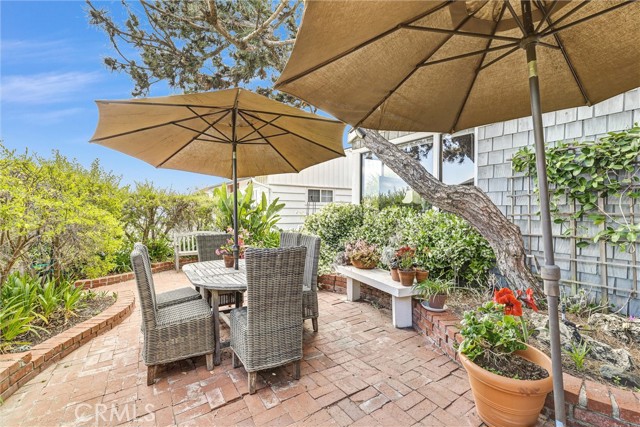 266 Grandview, Laguna Beach CA: https://media.crmls.org/medias/dea68150-073b-4132-bd5f-f4ac7607ea27.jpg