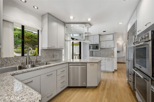 953 Via Del Monte, Palos Verdes Estates CA: https://media.crmls.org/medias/dea71284-9e41-4c00-acbc-7bcdb29c2018.jpg