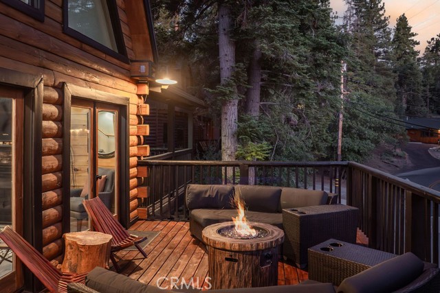 893 Silver Tip Drive, Big Bear CA: https://media.crmls.org/medias/dea7a528-7585-40eb-bfe4-7cc7298aac9a.jpg