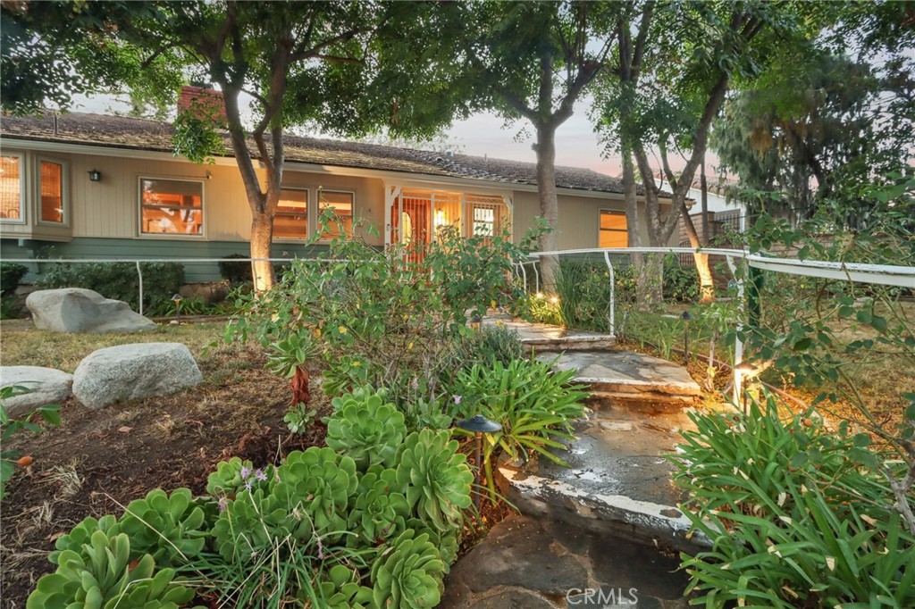 11129 White Oak