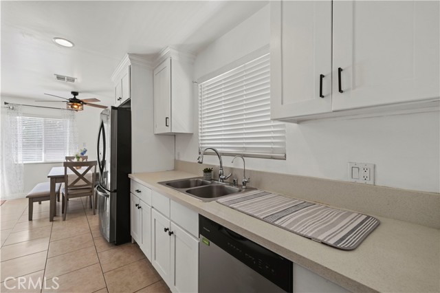 Detail Gallery Image 12 of 44 For 45423 Sancroft Ave, Lancaster,  CA 93535 - 4 Beds | 2 Baths