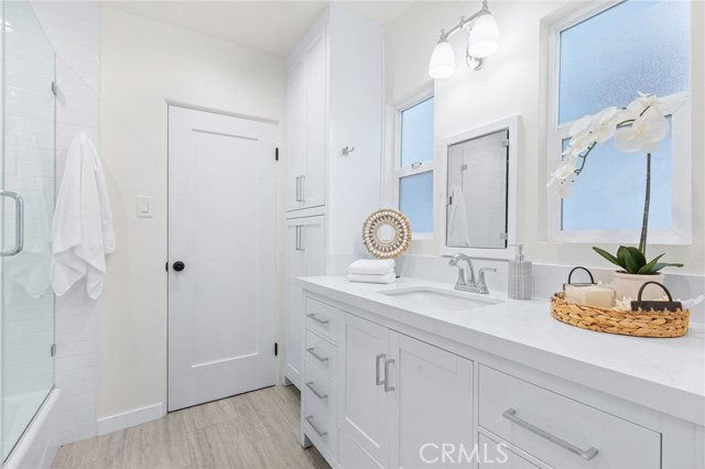 Upper Unit | Bathroom