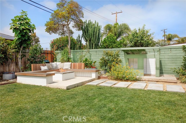305 Bowling Green Drive, Costa Mesa CA: https://media.crmls.org/medias/dea8bfd5-2549-4f20-ba4e-ee940fb24fe6.jpg