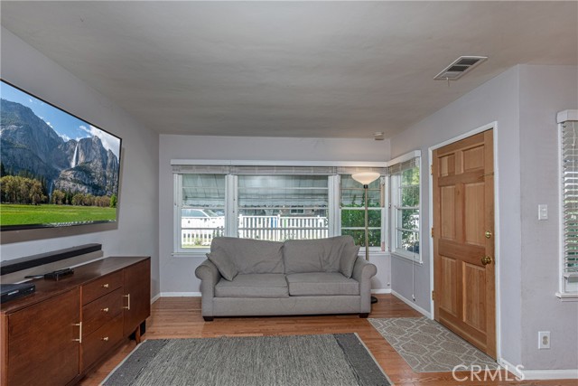 6851 Lubao Avenue, Winnetka CA: https://media.crmls.org/medias/dea919c0-04bd-499c-853a-448356201648.jpg