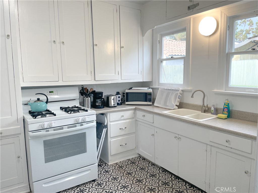 428 Ditmar Street - photo 7
