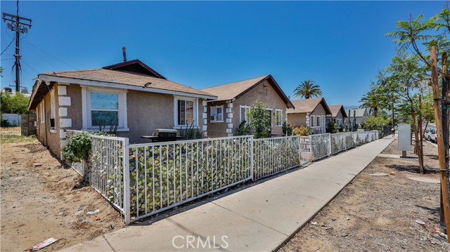 120 W Heald Avenue, Lake Elsinore CA: https://media.crmls.org/medias/deaa4f71-8288-4b68-8dfb-61687cac709f.jpg