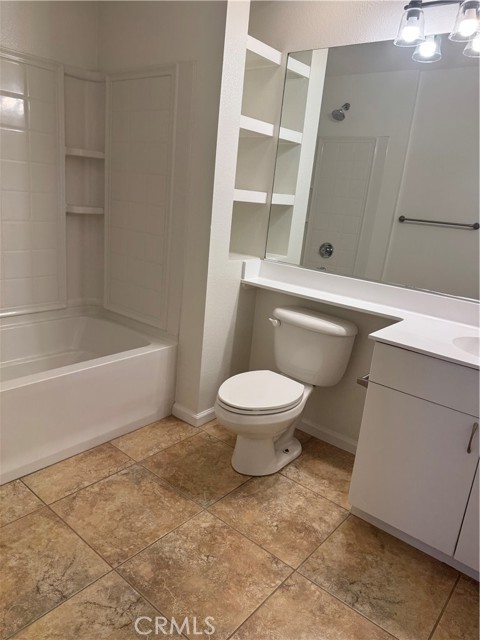 Detail Gallery Image 8 of 24 For 1801 E Katella #4135,  Anaheim,  CA 92805 - 2 Beds | 2 Baths