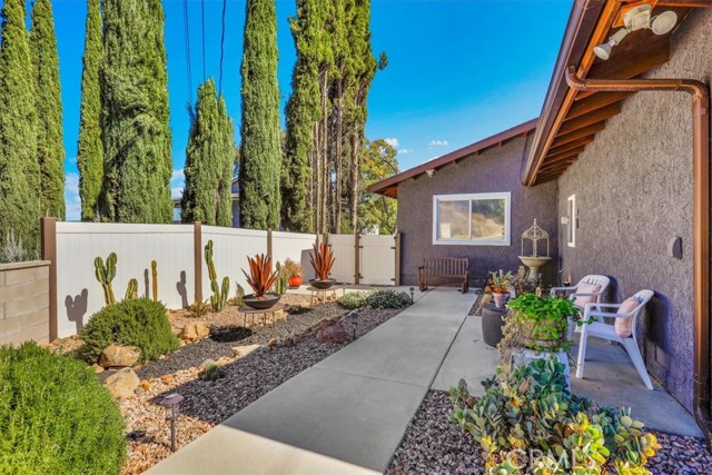 33230 Hollister, Lake Elsinore CA: https://media.crmls.org/medias/deaaacfe-715f-4f67-a353-2b6c13d52094.jpg