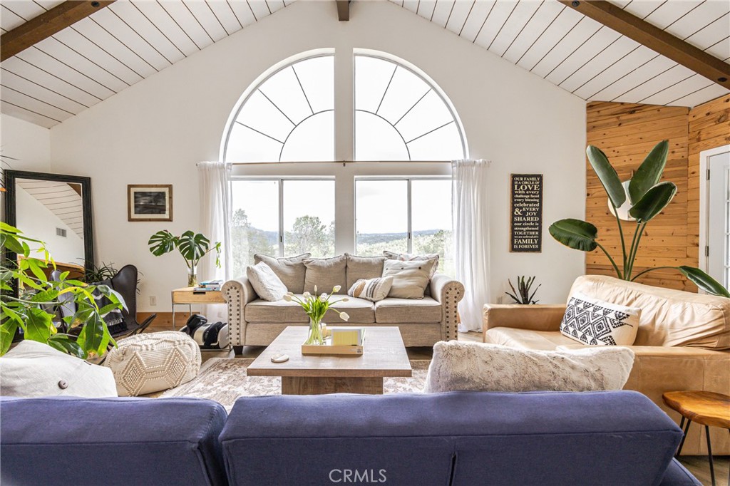 https://media.crmls.org/medias/deab0c0b-a8ca-44f1-be86-93a3fadc9244.jpg?preset=X-Large