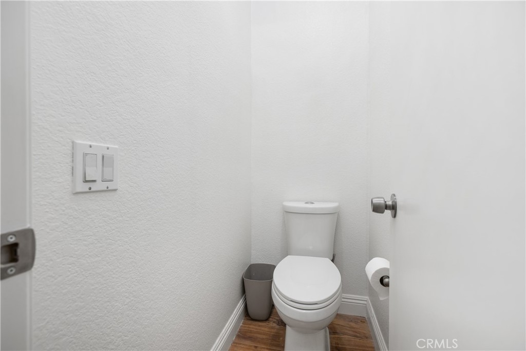 https://media.crmls.org/medias/deab9e85-a95d-4c07-8e55-184e5a1acbfd.jpg?preset=X-Large