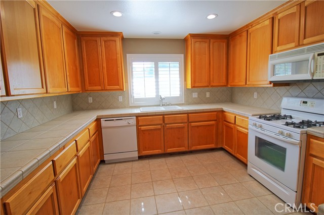 Detail Gallery Image 9 of 20 For 34989 Avenue C, Yucaipa,  CA 92399 - 4 Beds | 2 Baths